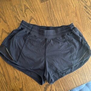 Lululemon Hotty Hot lowrise size 6 short